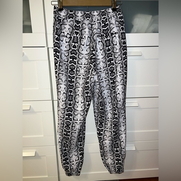 Express High Waisted Snakeskin Print Joggers - Picture 4 of 6